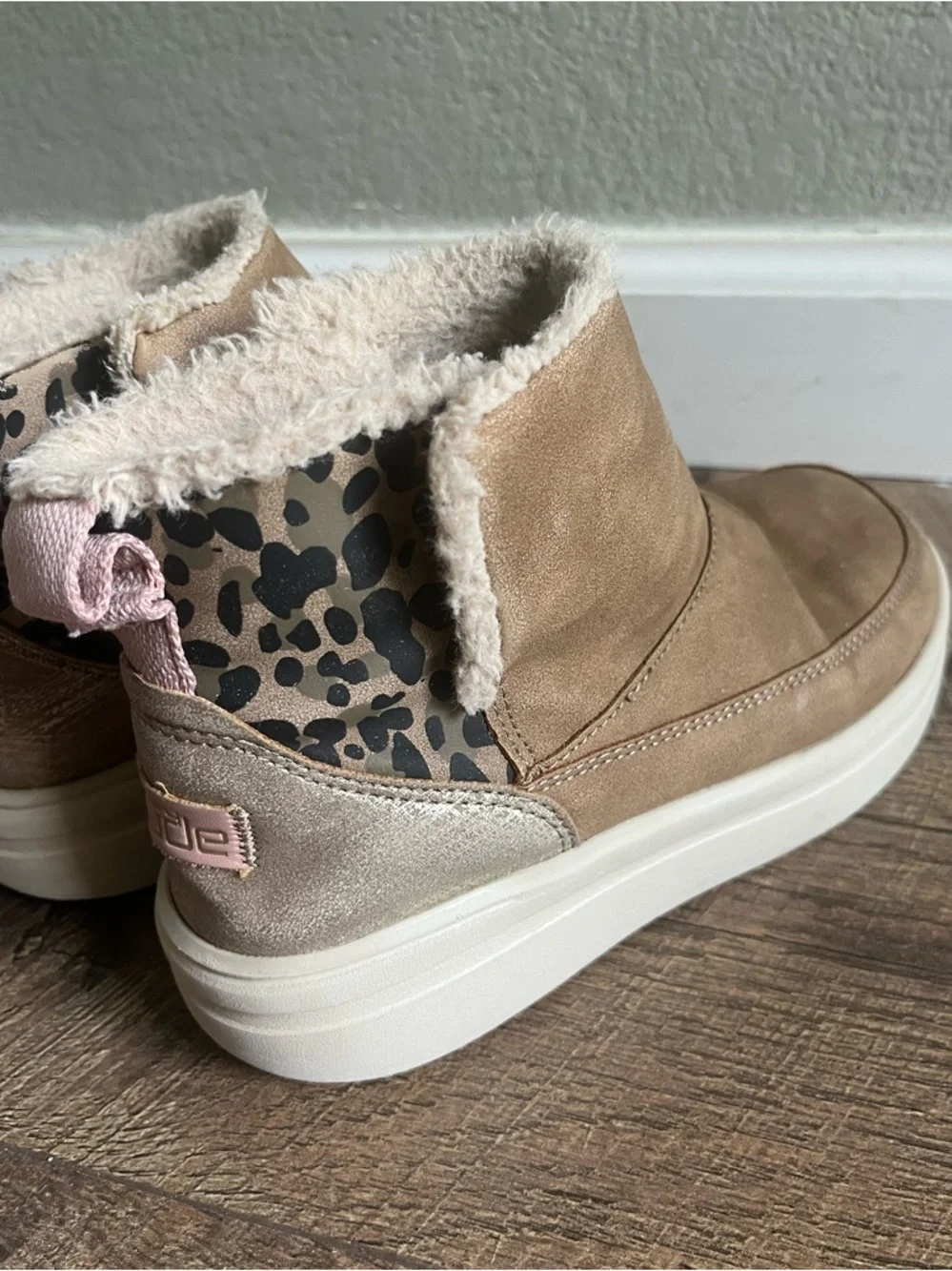 Hey Dude Mel Youth Girls' Fashion Boot size 2‎